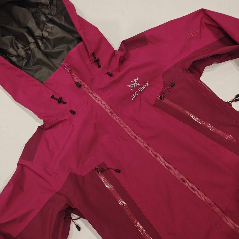 ARC'TERYX BETA AR GORE-TEX PRO SHELL JACKET * SIZE SMALL * TWO TONE PINK
